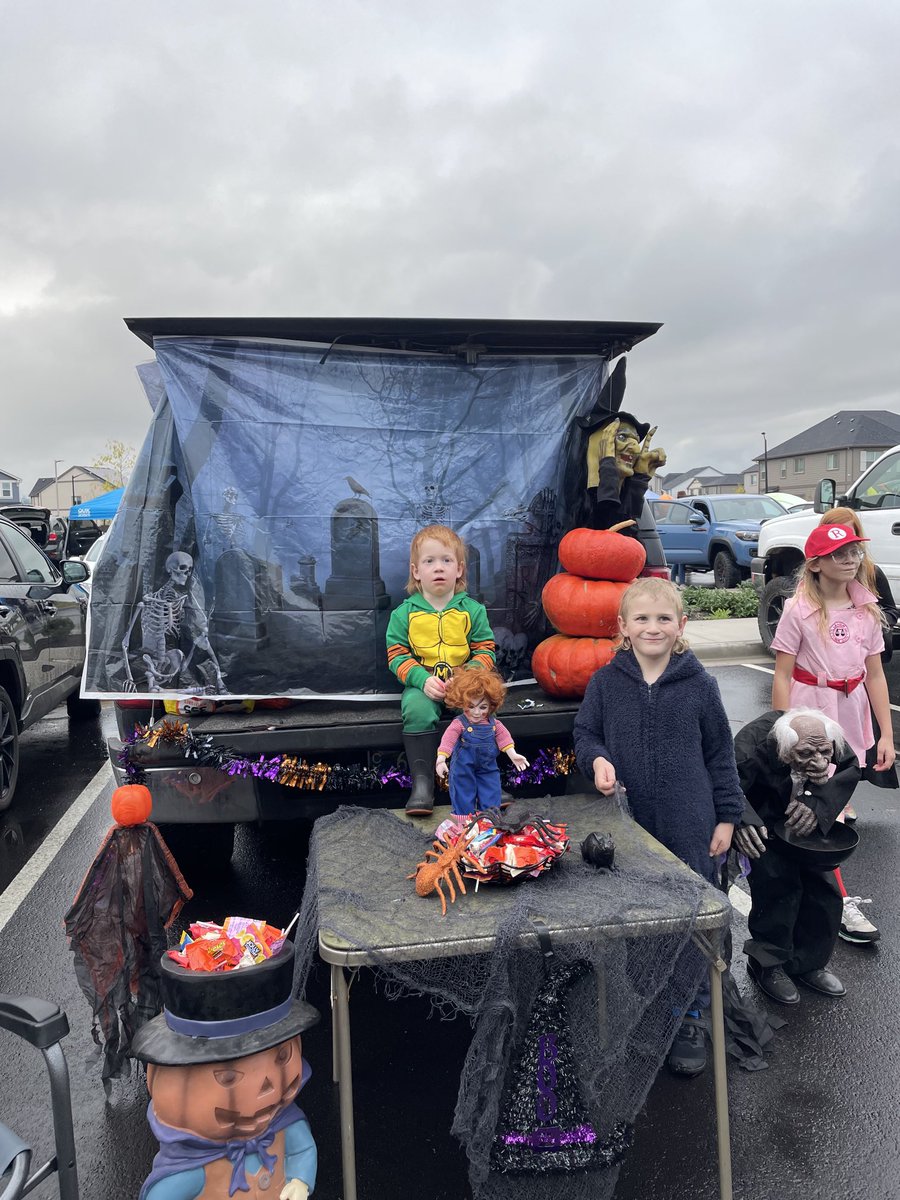 NPsoar's tweet photo. Thank you Atfalati Ridge for hosting our combined trunk-or-treat event last night! Lots of amazing memories and giggles! Cheers to the best community! https://t.co/py820sSoGv