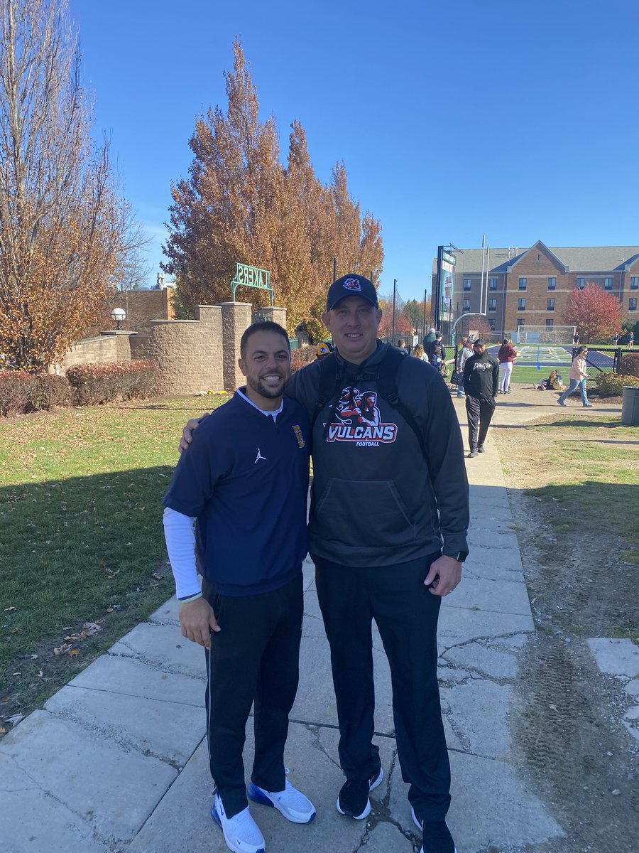uncledrew_UB16's tweet photo. Blessed to run into my College QB1 @CoachSalsCalU today. Some great memories @UBFootball @UBAthletics. Horns up! https://t.co/4zHaKwNHHh