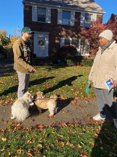 Thank you Cleveland Heights Mayor <a href="/kahlilseren/">Mayor Seren</a> &amp; all the #TeamRonayne canvassers who knocked on doors for us today. Best Team in the #LAND T- 10 Days until Nov 8th! #VOTE 🗳
