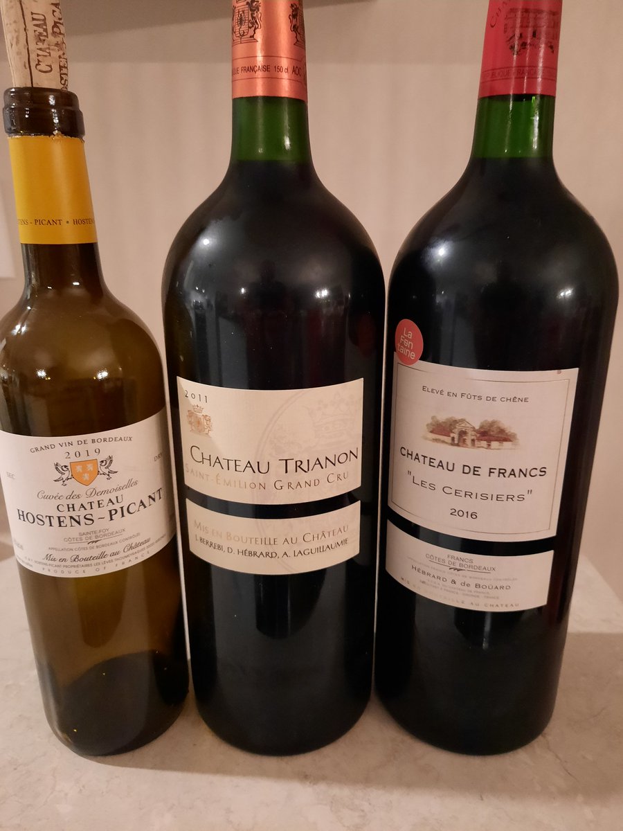 Je vous trouve tellement beau avec vos Trianon que j'ai décidé d'aller à la cave et vous honorer. Magnum de 2011 et le vignoble secret de Dom. Hebrard (Cheval blanc) et H. De Bouard (Angelus) Château de Francs 2016. <a href="/GerryAubergiste/">L’Aubergiste</a> <a href="/LePuttCast/">Le Putt-Cast</a> @Dominiq85195170 
#LaFontaineVins