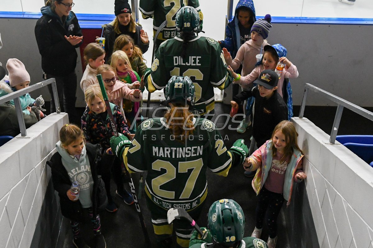FSFotos's tweet photo. The @Rivulettes hosted @OHAMavericks on Friday night at the Preston Aud.
Cheering on the teams was visiting U9 @gr_mustangs
FSFotos game gallery: https://t.co/LgWcH19ssE
@seewhatshecando #seewhatshecando @519sportsonline #localsportsstars #inspiringgirls @owhahockey https://t.co/M8LfUiKG6C
