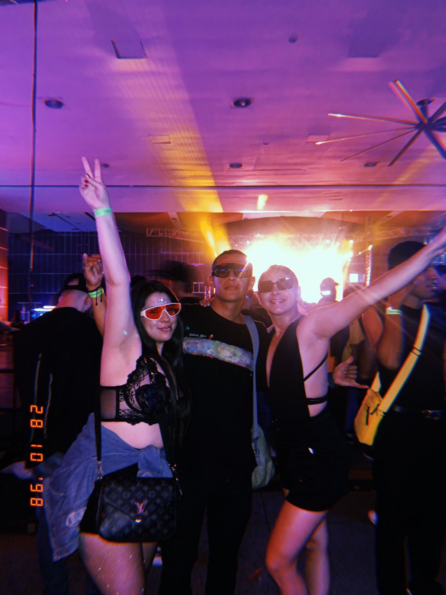 valenciaandrea0's tweet photo. Una noche espectacular con mis bebés #ElementalFest @CharlottedWitte 😍 https://t.co/e65epSWBNv