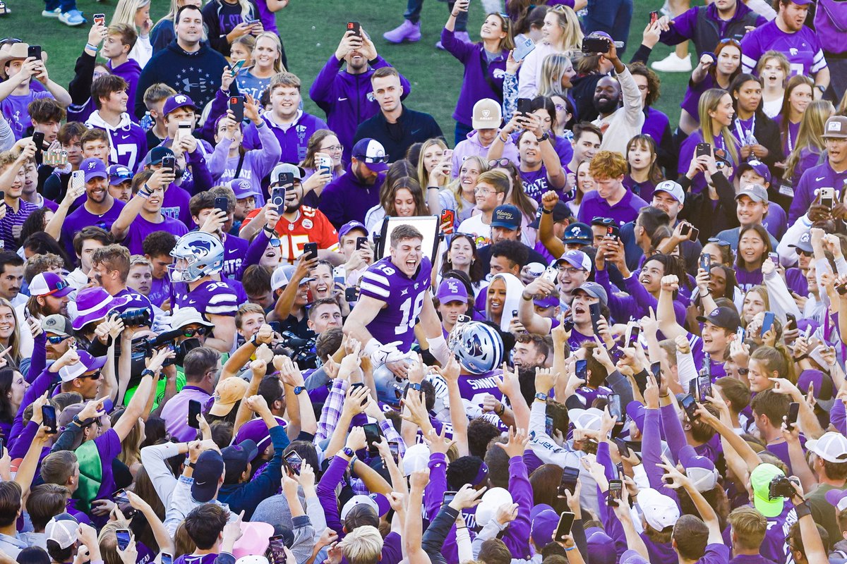 KStateFB's tweet photo. All love 💜 https://t.co/sDvsSSGZ1N