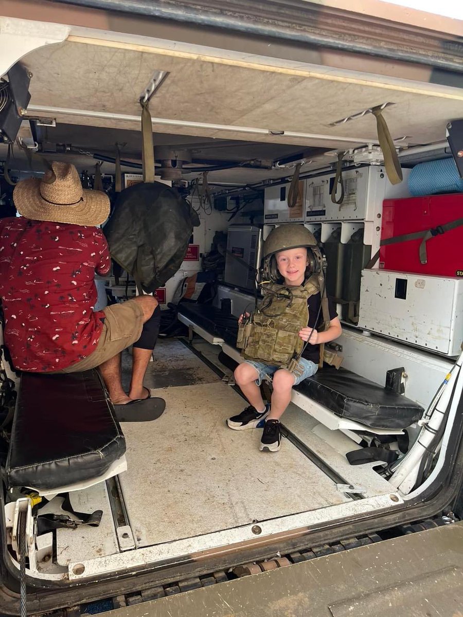 COMD7BDE's tweet image. 7 Bde contributing to Army in the Community. 2/14th LHR provided personnel to support towns in NSW impacted by flooding as part of OP FLOOD ASSIST and unit displays at of Gold Coast 500