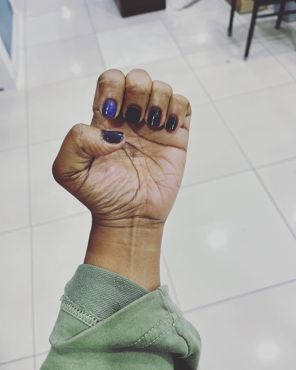 iamchanteezy's tweet photo. Sticking to my autumn 🍂 nail colors. #OpiNails #autumn https://t.co/pfLix5Tfil