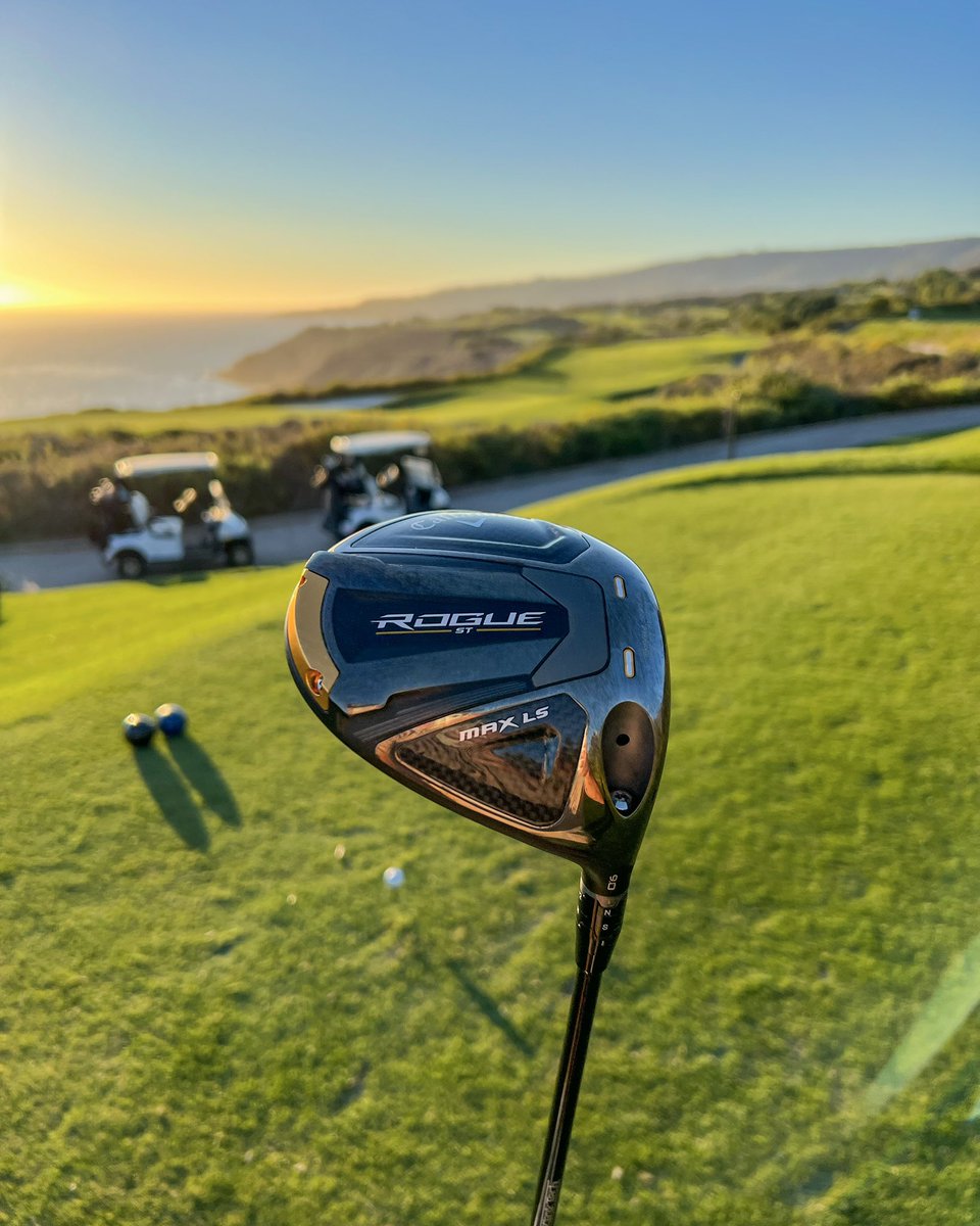 CallawayGolf's tweet photo. Twilight with the Rogue ST Max LS 🔥 https://t.co/BNzbpDYyX3
