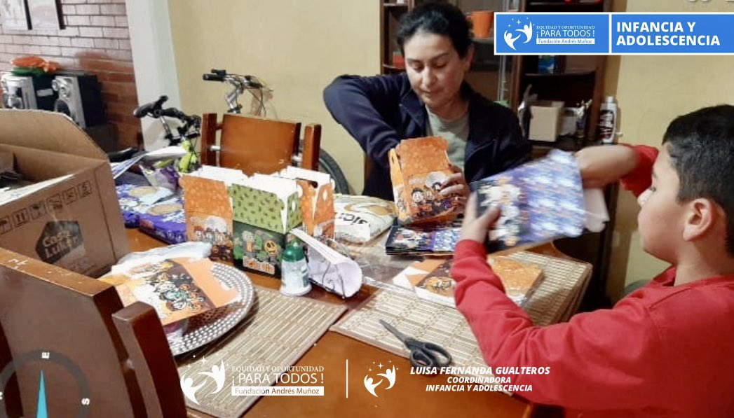 fun_andresm's tweet photo. El programa de Infancia y Adolescencia de #Equidad y #Oportunidad Para Todos  #Fundación Andrés Muñoz en cabeza de su Coordinadora Luisa Gualteros adelantan trabajo para llevar a nuestros niños un detalle de alegría en el día #dulce https://t.co/O4ixxl34ie