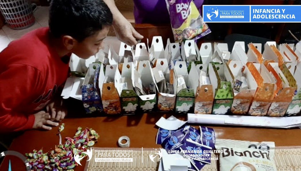 fun_andresm's tweet photo. El programa de Infancia y Adolescencia de #Equidad y #Oportunidad Para Todos  #Fundación Andrés Muñoz en cabeza de su Coordinadora Luisa Gualteros adelantan trabajo para llevar a nuestros niños un detalle de alegría en el día #dulce https://t.co/O4ixxl34ie