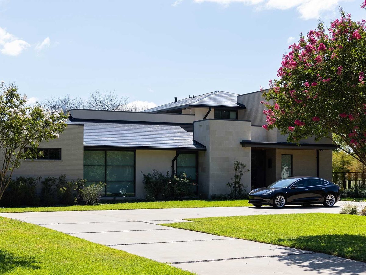 GoodFaithEnergy's tweet photo. The Tesla Solar Roof accentuates your property's natural beauty- allowing you to use the sun to power your home and amplify its property value and charm.
#teslasolarroof #dfwsolar #texassolar #solarenergy #homesolarsystem https://t.co/qn7Qjox27N