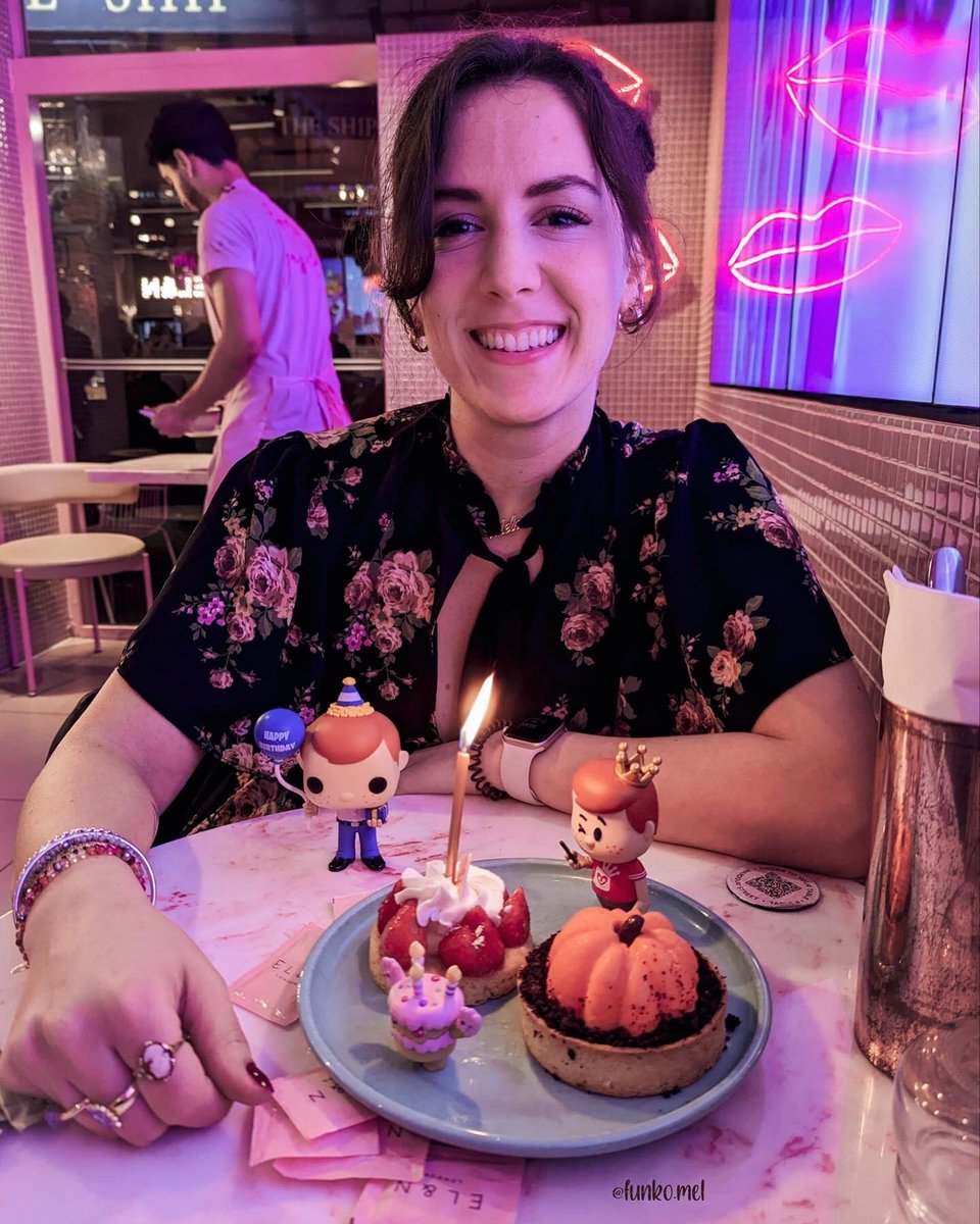 MeLumos's tweet photo. such a great day today celebrating my birthday with the Freddy crew and cake 🥰🎂✨

who made it special though is my other half 💖 you make me so happyyyyy @Mattyc531 thank you for today 💕 https://t.co/rVFflm5tH8