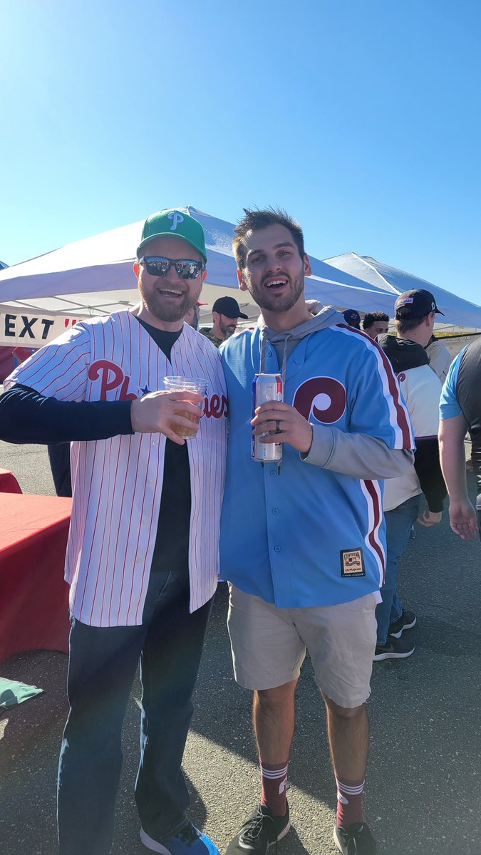 WeaponXxxX20's tweet image. Thanks!  We had a blast! Go Phills ⚾️ 
#975fanfest