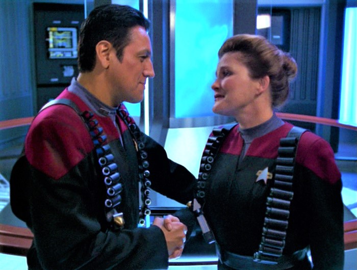 LeilaMShirley1's tweet photo. #31DaysofJC  Day 29 - Smiling  From my favorite episode "Shattered" when Janeway and Chakotay are beginning to part ways as they say goodbye.  They both realize just how important they are to each other and so forth. https://t.co/95nZkM1wpN