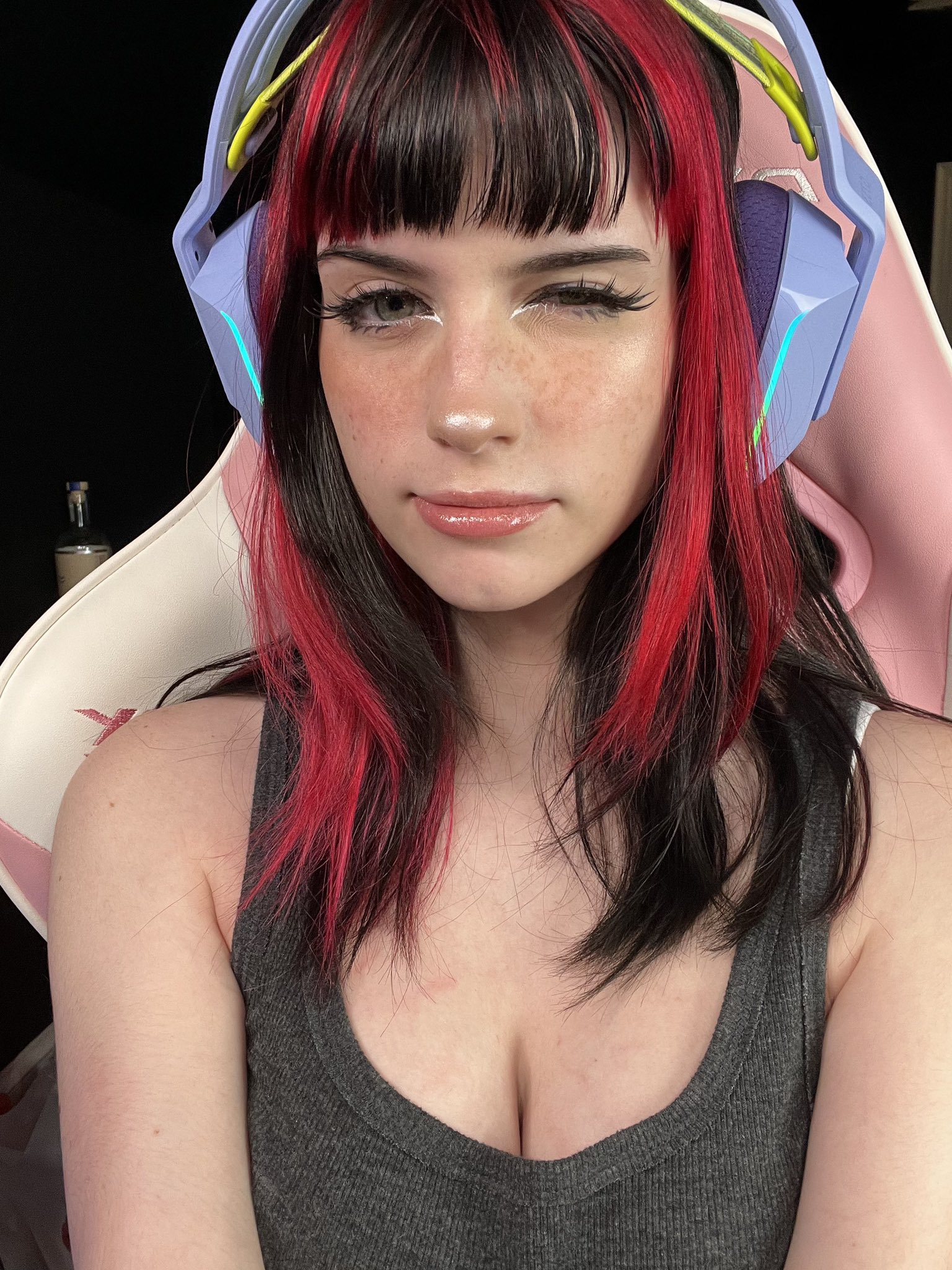 TW Pornstars - 2 pic. Soogsx. Twitter. playing overwatch w @emmyuh &  @valkcy. 11:34 PM - 29 Oct 2022