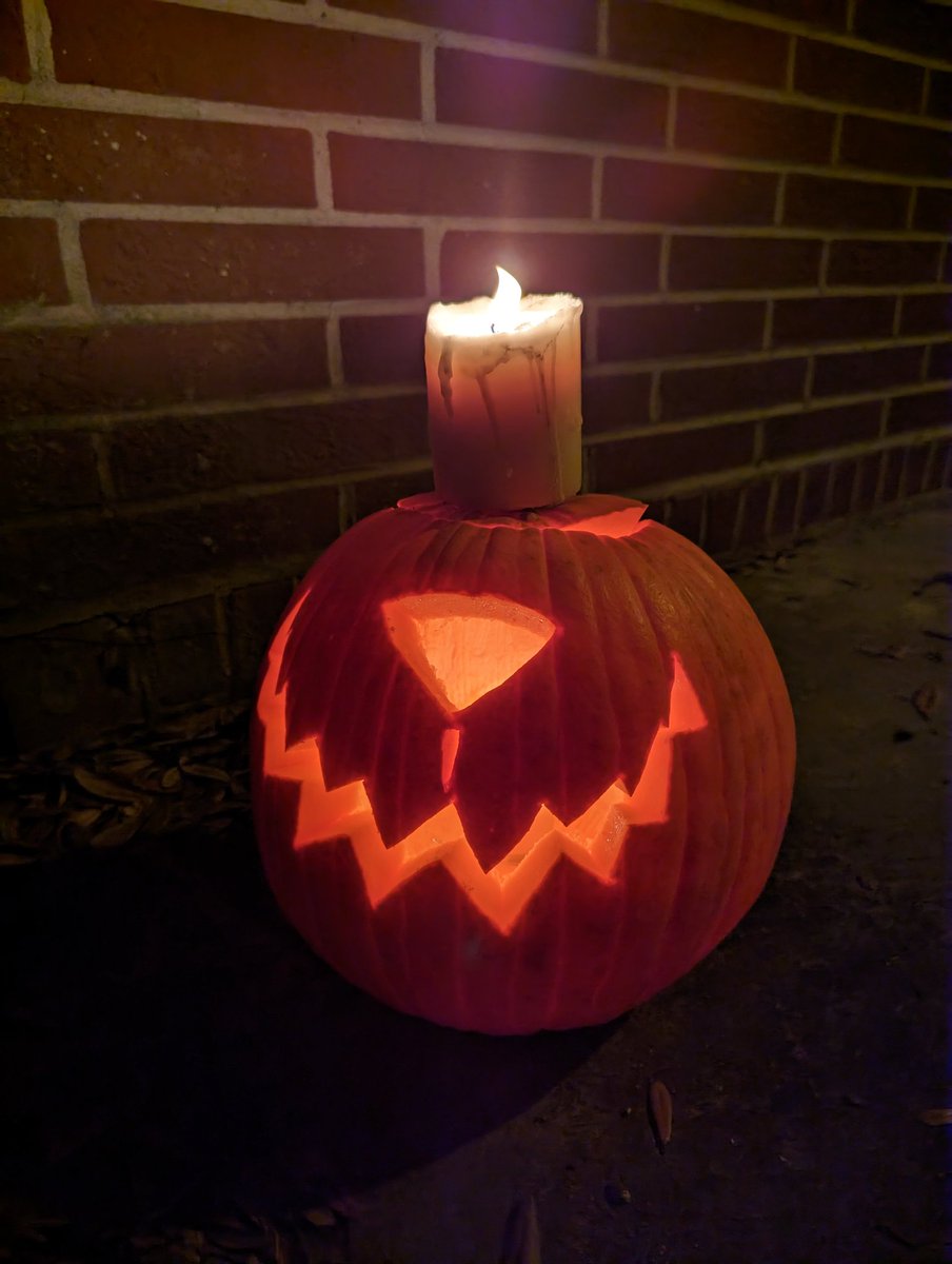 spookycheeks's tweet photo. This year's ghost pokemon pumpkin is the very good boy greavard I love him https://t.co/9grts1gL9K