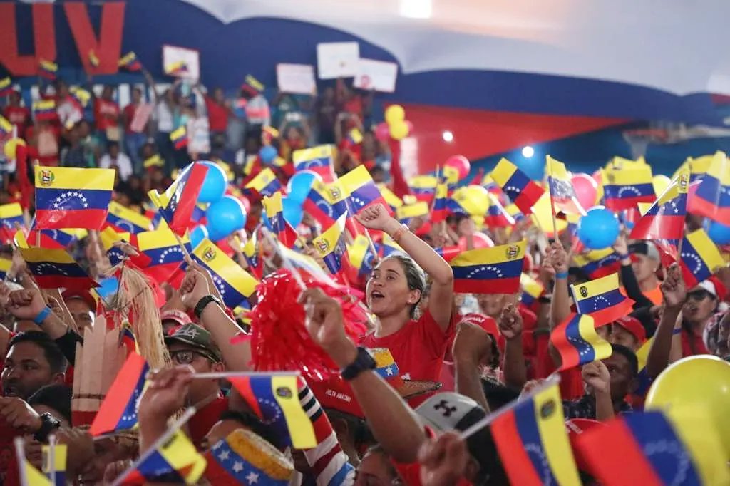 Creo en la militancia de base, que trabaja codo a codo junto al pueblo en sus comunidades, es el liderazgo que ha jurado lealtad y compromiso con la Patria. Felicitaciones al pueblo de Delta Amacuro y a las Estructuras de Base del <a href="/PartidoPSUV/">PSUV</a>. ¡Pa' lante Siempre!