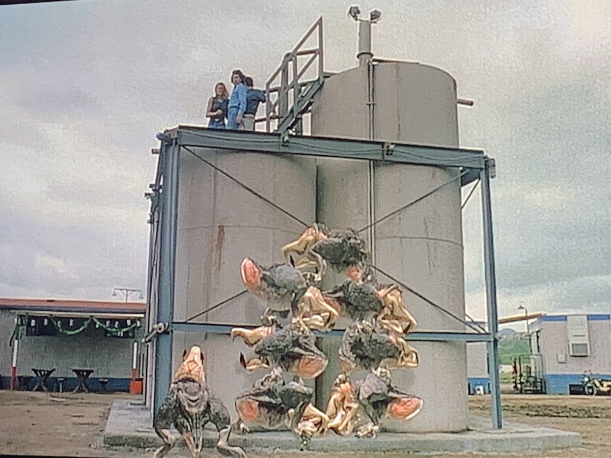 job83111554's tweet photo. Finally all those aerobic classes started to pay off for the Shriekers!
#tremors #tremors2 #scifi #horror #fredward #ripfredward #helenshaver #christophergartin https://t.co/fM1PLeBdTT