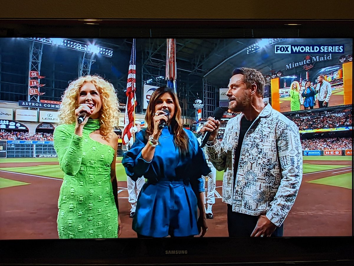 jefftmeyers's tweet photo. Beautiful rendition of our National Anthem by @LittleBigTown before the World Series.

#WorldSeries #NationalAnthem https://t.co/zPATql8Ebz
