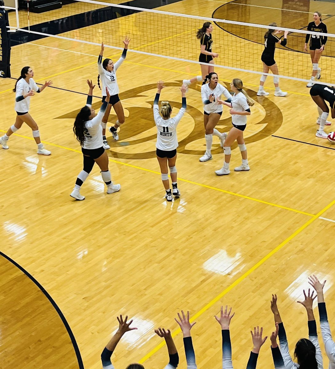 AJ_Wright75's tweet photo. UNITED, DETERMINED, STRONG…
HEADED TO STATE!!!

Another hard fought victory for the ⁦@LNEagleVB⁩ team as we advance to the FINAL FOUR!!!

⁦@LIBERTYSCHOOLS⁩ https://t.co/TPXtvt7Lxl