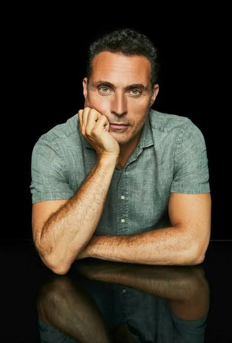 Happy birthday Rufus Sewell. My favorite film with Sewell is Dark city. 