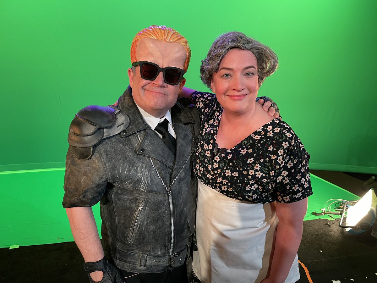 Just Mad Max Headroom and Mrs. Kelly bein’ a coupla doo-dads. Truly an honor + ridiculous joy to write this sketch with <a href="/MattOswaltVA/">Matt Oswalt</a> then perform it with <a href="/pattonoswalt/">Patton Oswalt</a> - 
thanks to all who helped create the #MST3K Halloween episode and to all who watched it! #Gizmoplex