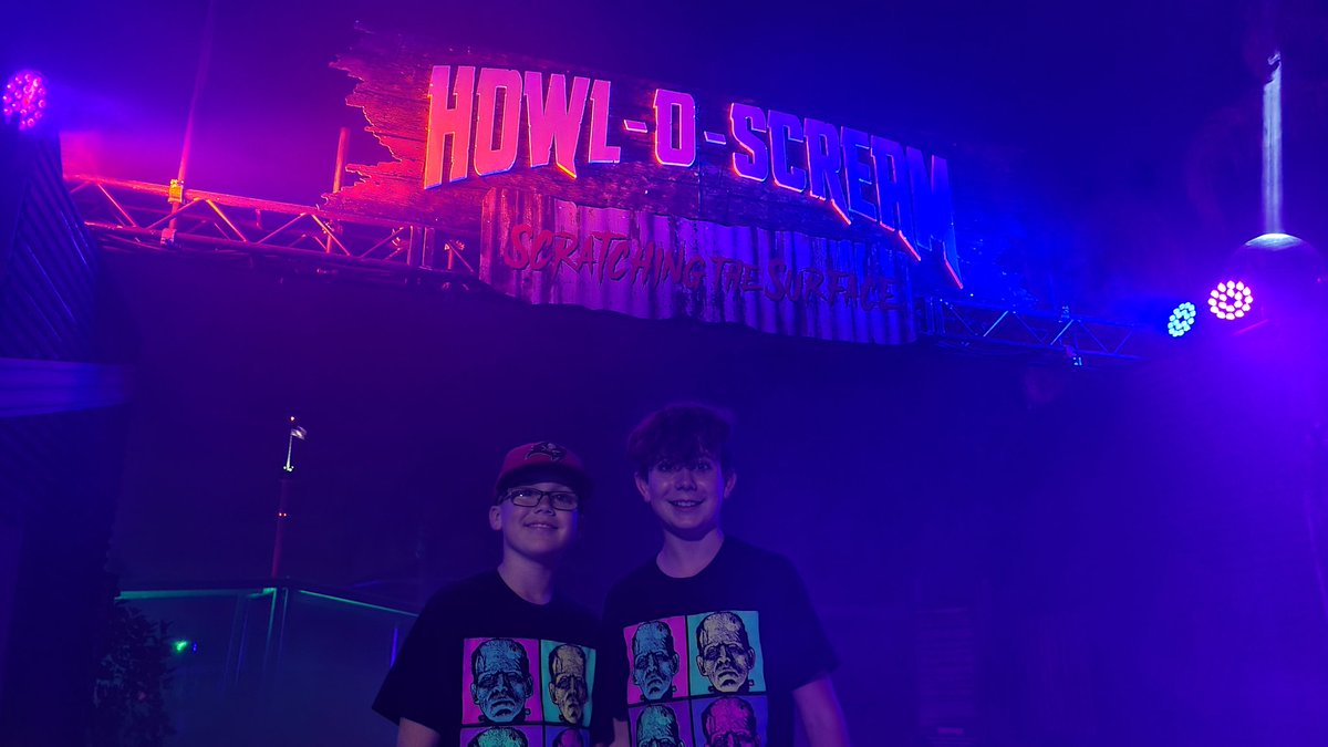 metabitbros's tweet photo. Logan living his best life the last few nights! Enjoying #Halloween horror nights at #universalorlando Studios Florida. Today is his 14th birthday ๐ ๐ฅณ
@SeaWorld @UniversalORL @HorrorNightsORL @HallowScream
#seaworld #Halloween2022 #HalloweenHorrorNights #riptour https://t.co/s5YnZu03d8