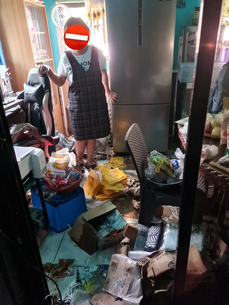 Arumikat's tweet photo. Hello, please help a fellow splatoon artist out. Every signal boost helps

I'm a small business shop owner who's office and merch was destroyed. Easily 2k+usd worth of hard work and sweat. Gone over night.

Please help me bounce back. Every amount/rt helps
https://t.co/UnEktRN8nK https://t.co/LRVkynpvLT