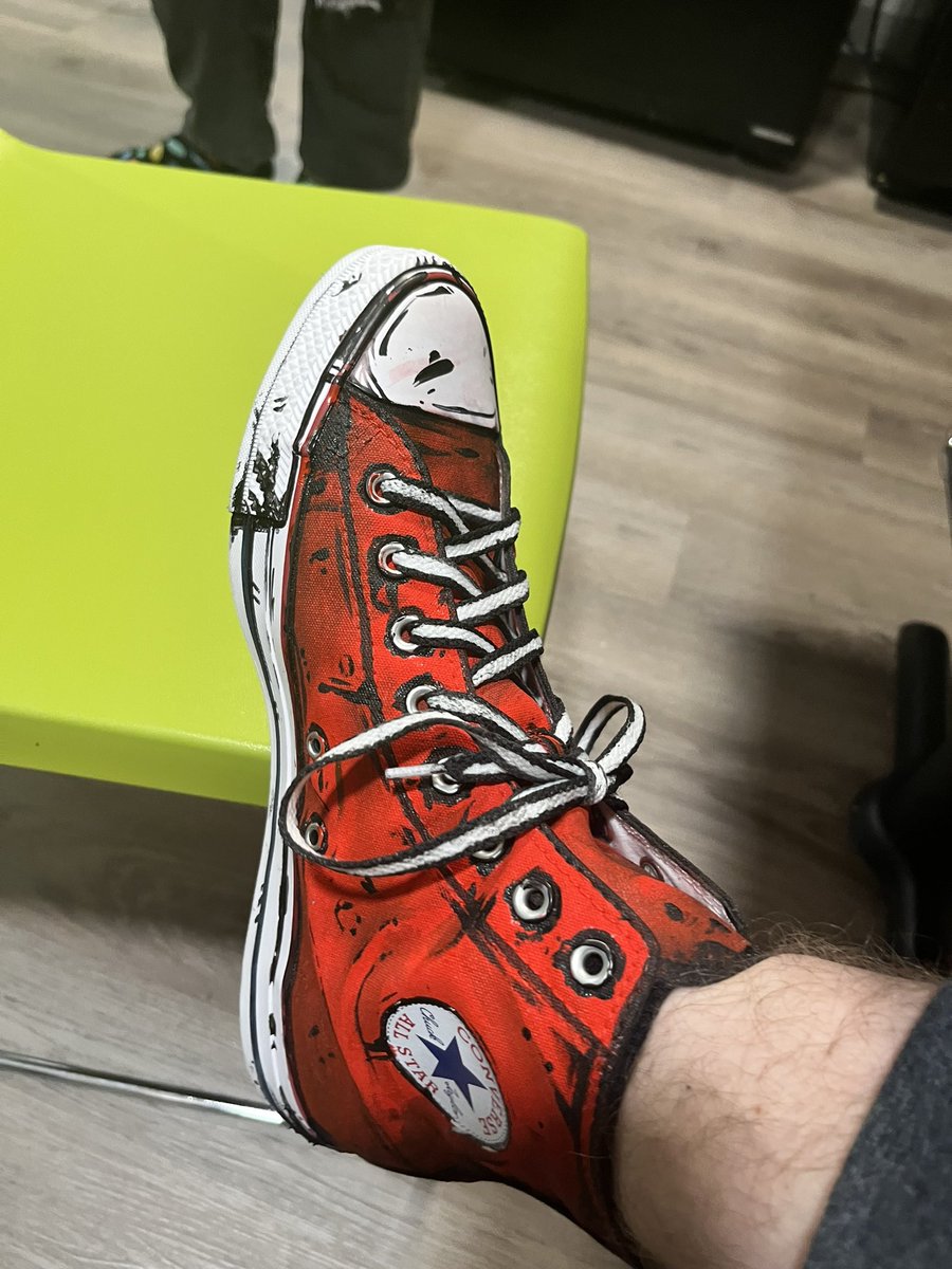 z_longthorn's tweet photo. I’m so happy I did this! @converse #borderlands #shoes #painting #art https://t.co/oIpspjKKUC