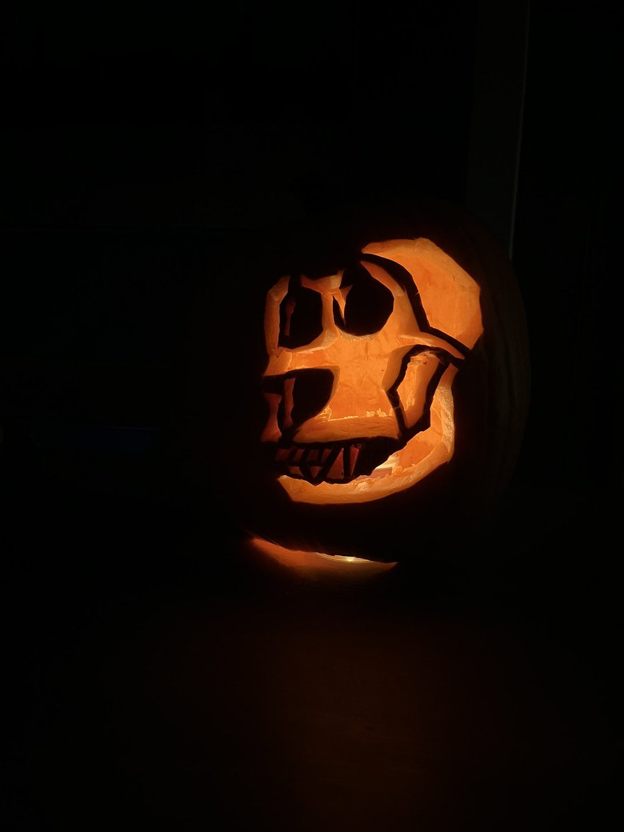NeonApesYC's tweet photo. HAPPY HALLOWEEN TO MY @BoredApeYC FRIENDS AND FAM ❤️🎃🦍💀

Tried my best to rep for the street kids! 

If someone knows what it is they get a jumbo chocolate bar! 

#halloween #bayc #mayc #ApesTogetherStrong https://t.co/3kmSQiG9ta