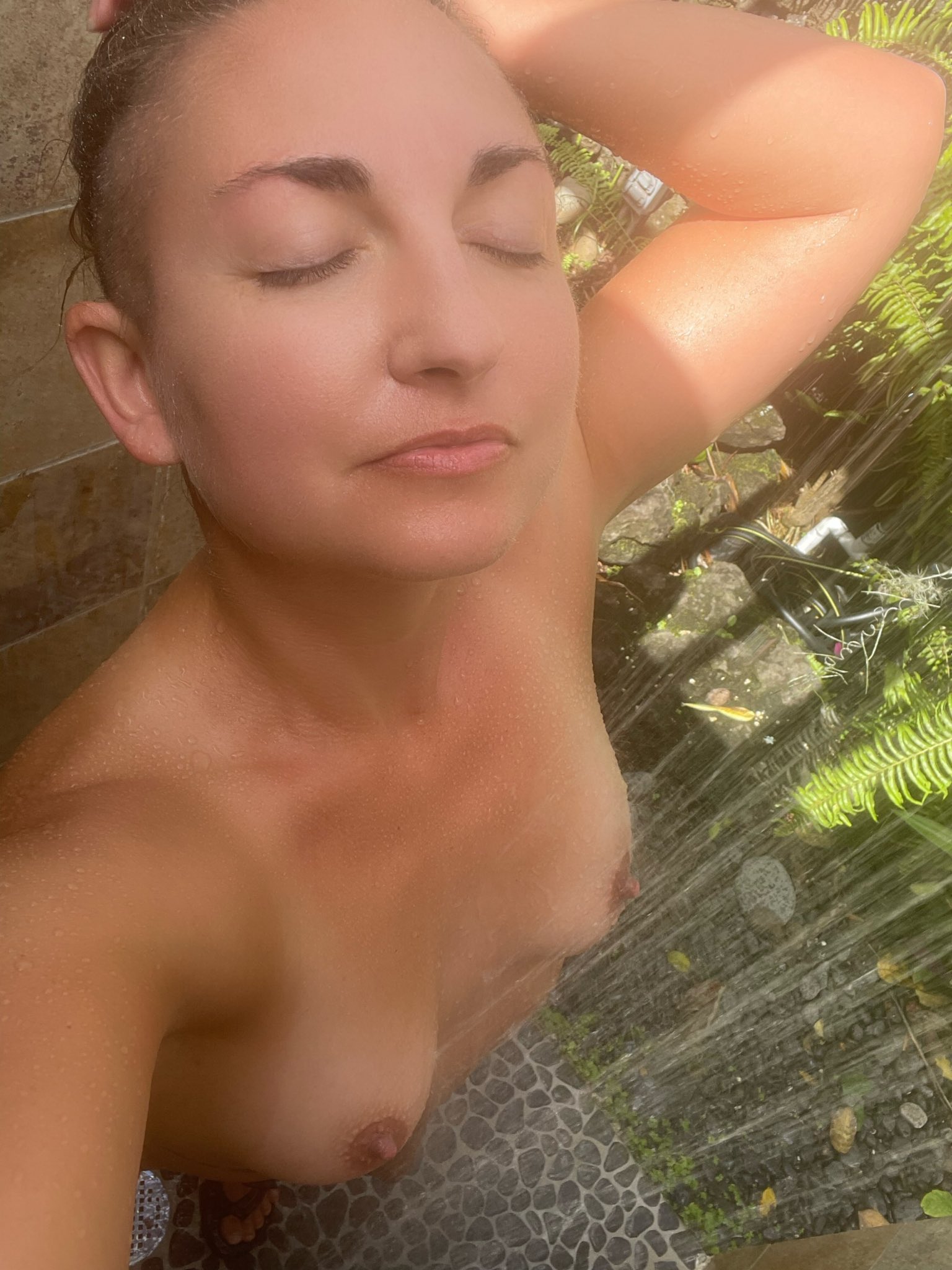Spa day! #maui #vacation #outdoorshower #onlyfans https://t.co/9yJjiwqwQ7