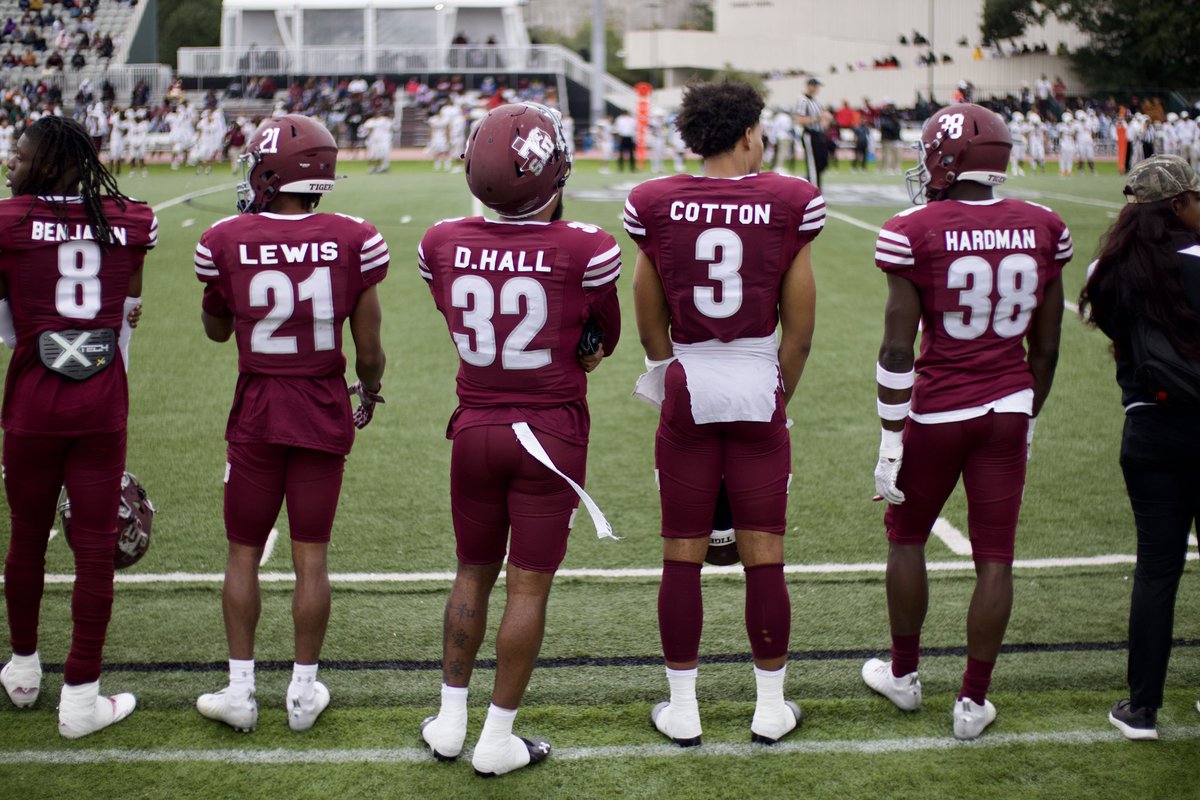 _MatthewJParker's tweet photo. @TexasSouthern crowned the final day of homecoming with a 37-2 victory on the gridiron. #TSUProud #tsuhomecoming #TwitterNewChat #KTSU2 #KTSU @sswalker https://t.co/64k8PNWY5E