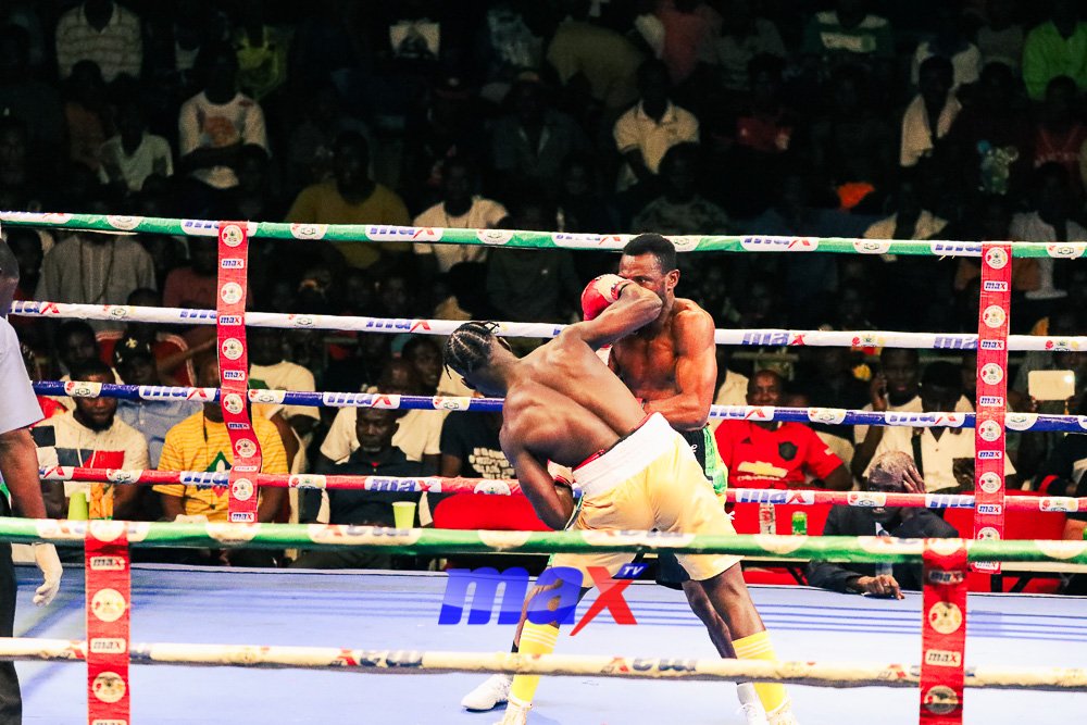 maxtvgh's tweet photo. #MaxSports |

#FIGHTNIGHT16 
We've witnessed a stunner! Eric Quarm (black trunks) who has been impressive in the league so far, was stunned by Samuel Quaye, after being knocked down 2x.

#MaxTV #MaxFM #MaxOnline #Boxing #BoxingNews #GhanaBoxing #DeluxyProfessionalBoxingLeague https://t.co/G5URDvm9rc
