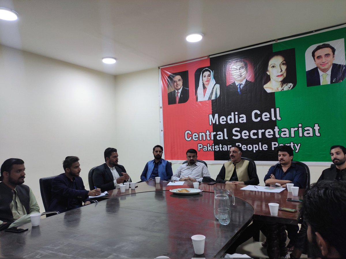 psf_iiui's tweet photo. We are Thankful to sir Syed Sibti Haider Bukhari and Sir Faisal kareem Kundi for joining us at our event and showing us their support from party's end.
#PPP #PakistanPeoplesParty #BilawalBhuttoZardari #psfiiui #PSF
@BBhuttoZardari @SibtiB @faisalkundi https://t.co/fXcGh25HJR