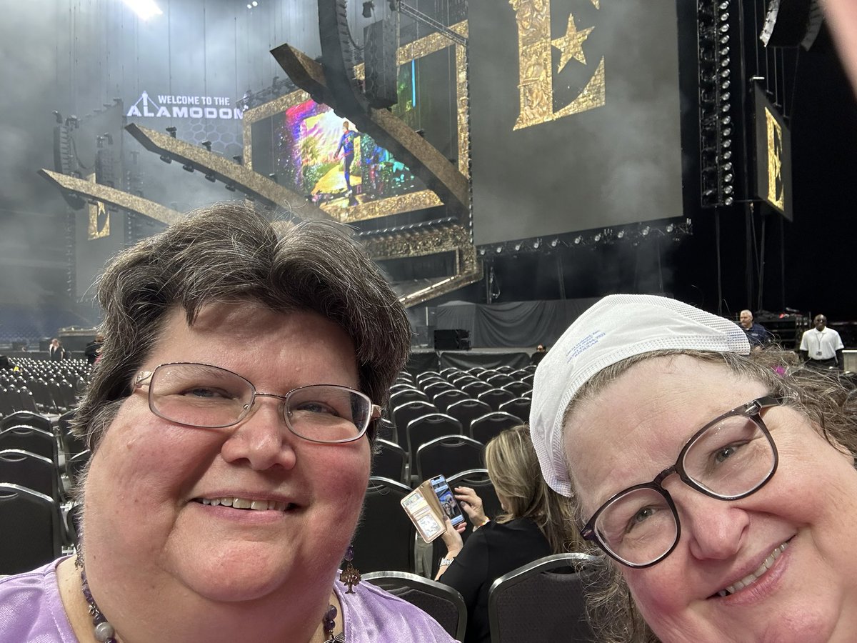 tkhula's tweet photo. And now for a quick break from the politics .. #EltonFarewellTour San Antonio TX. Starts in 30 min https://t.co/szSk5RPHYr