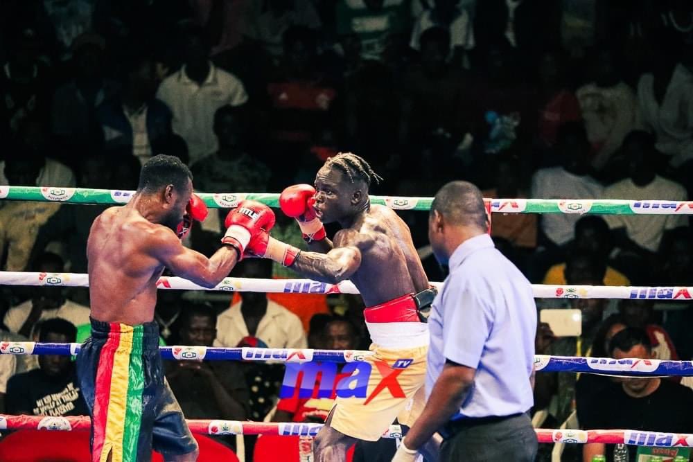 GhanaBoxing's tweet photo. We've witnessed a stunner! Eric Quarm (black trunks) who has been impressive in the league so far, was stunned by Samuel Quaye, after being knocked down 2x.

#GBA
 #BoxingNews
 #GhanaBoxing
 #DeluxyProfessionalBoxingLeague
#fightnight16 https://t.co/VpCXLD7kYN