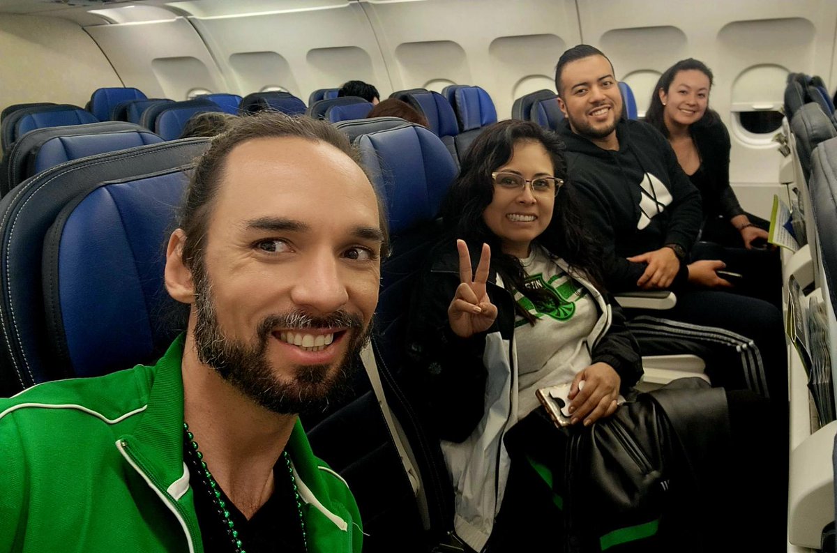 Off to L.A. we go!! 💚🖤💚🖤💚🖤💚🖤
#verde  #VerdeListos