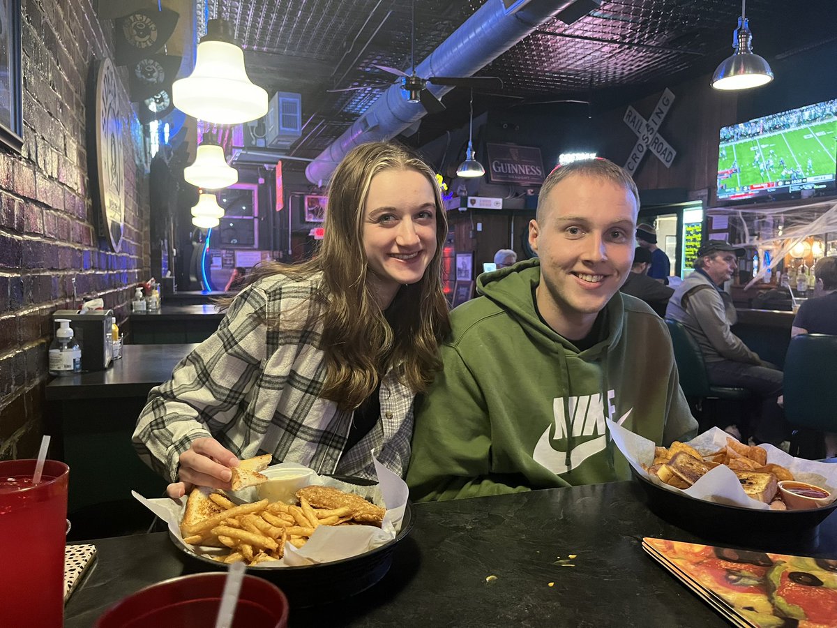 hshoops25's tweet image. In Galesburg for a special birthday tomorrow! 
#Happy21 
#WhereDidTimeGo