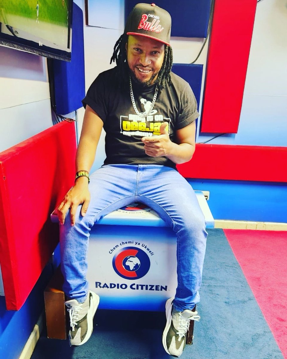#RadioCitizenRadioNumberOne 
WIDEHYAH TONIGHT @ Radio Citizen FM Kama Kawa #TheReggaeBrothers Taking over your Saturday Nights..memba to Lock It Up #DjBling alongside Shatta Bway 
JAH JAH RUN TINGZ 
#KENYA_IKO_LOCKED