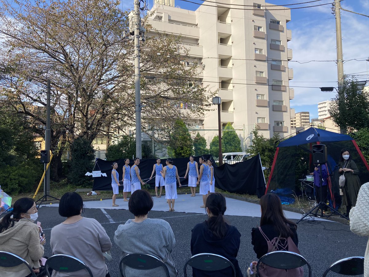 itabashiart's tweet photo. <<#いたばしアートフェスタ >>

ステージのラストはTwinle BBのみなさんによる、バトンを使ったダンスパフォーマンス✨

このあと15:00までの予定です！

#板橋区 #いたばしく #アートフェスタ https://t.co/K1uQoia6AV