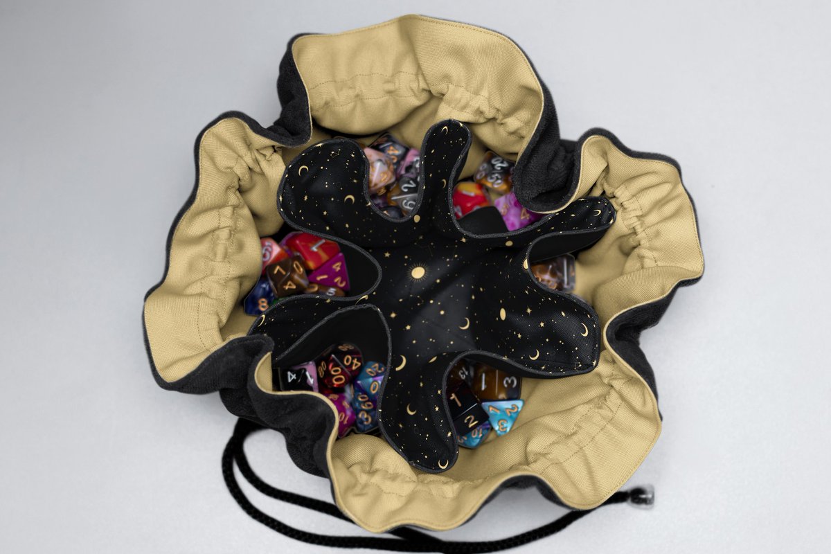 game_fancy's tweet photo. #Dnd #dicebag with 6+1 pockets. This #Galaxydicebag is a wonderful #dndgifts https://t.co/A58XScA2ir https://t.co/FXtVrDOwnJ
