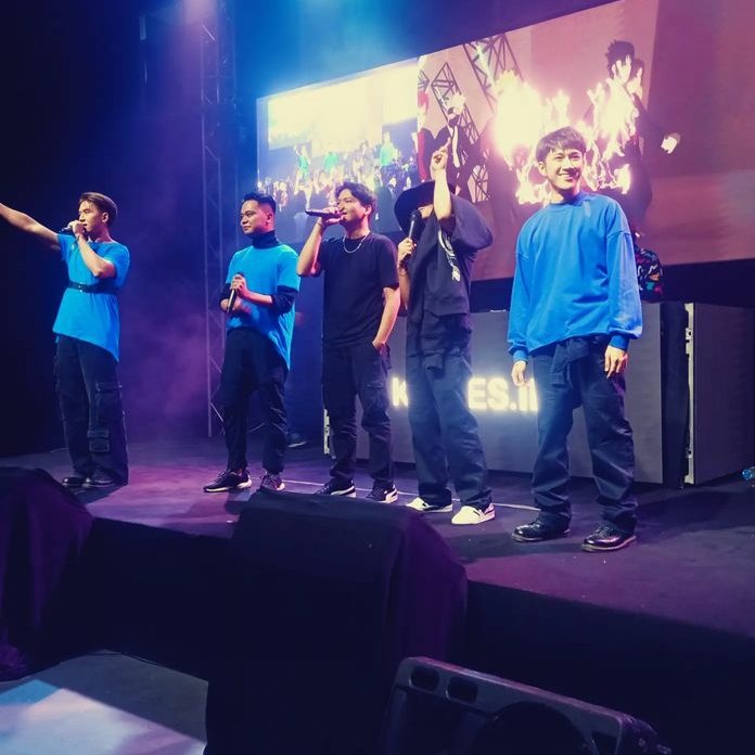 smash_want's tweet photo. SMASH ON STAGE @ FestiVibes Koplo Juseo

[22.10.22]
 
#SMASHonStage
#SMASHBLAST
#SMASHIndonesia
#SMASHatFestiVibes https://t.co/cZ0NvhcL7C