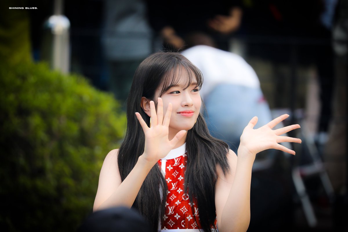 shiningblues901's tweet photo. 220902 뮤직뱅크 출근

#IVE #아이브 #アイヴ
#ANYUJIN #안유진 https://t.co/CDQme43tzA