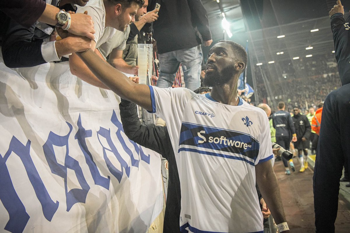 sv98's tweet photo. Wir wünschen einen erholsamen Sonntag ⚜ DAnke für die sensationelle Unterstützung gestern Abend! #sv98 #FCSPSVD https://t.co/MsXpCtA6Lc