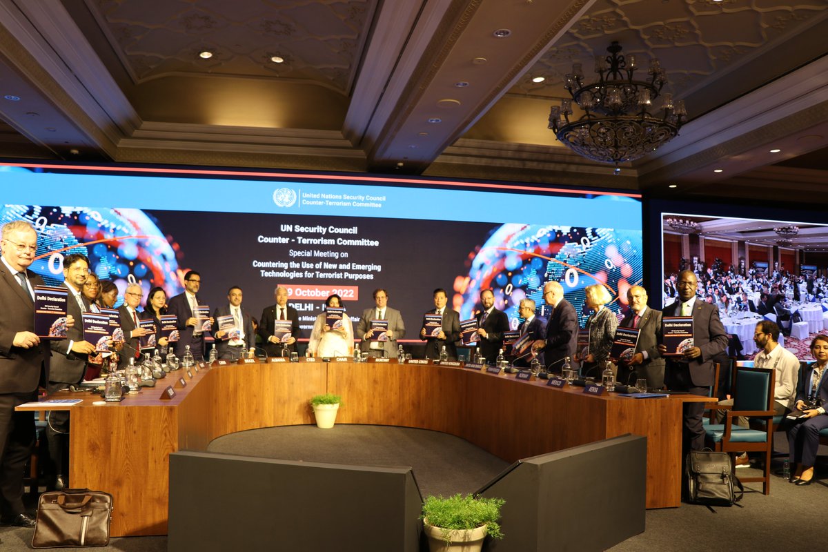 यूएन आतंकवाद-रोधी समिति की भारत में हुई विशेष बैठक के समापन पर ‘दिल्ली घोषणापत्र’ पारित किया गया जिसमें सदस्य देशों ने आतंक के डिजिटल रूपों विशेष रूप से ड्रोन, सोशल मीडिया व ऑनलाइन धन उगाही के प्रयोग की रोकथाम व उनसे निपटने के लिए प्रतिबद्धता व्यक्त की है. news.un.org/hi/story/2022/…