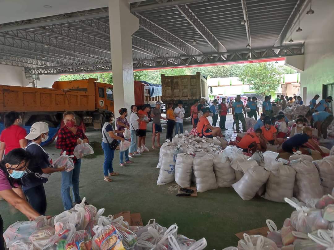 coastguardph's tweet photo. ATM: Personnel of the @coastguardph District Western Visayas assist in repacking relief supplies for families affected by #PaengPH at the PDRRMO in Roxas City, Capiz today, 30 October 2022. https://t.co/HD1Kr6JVuf
