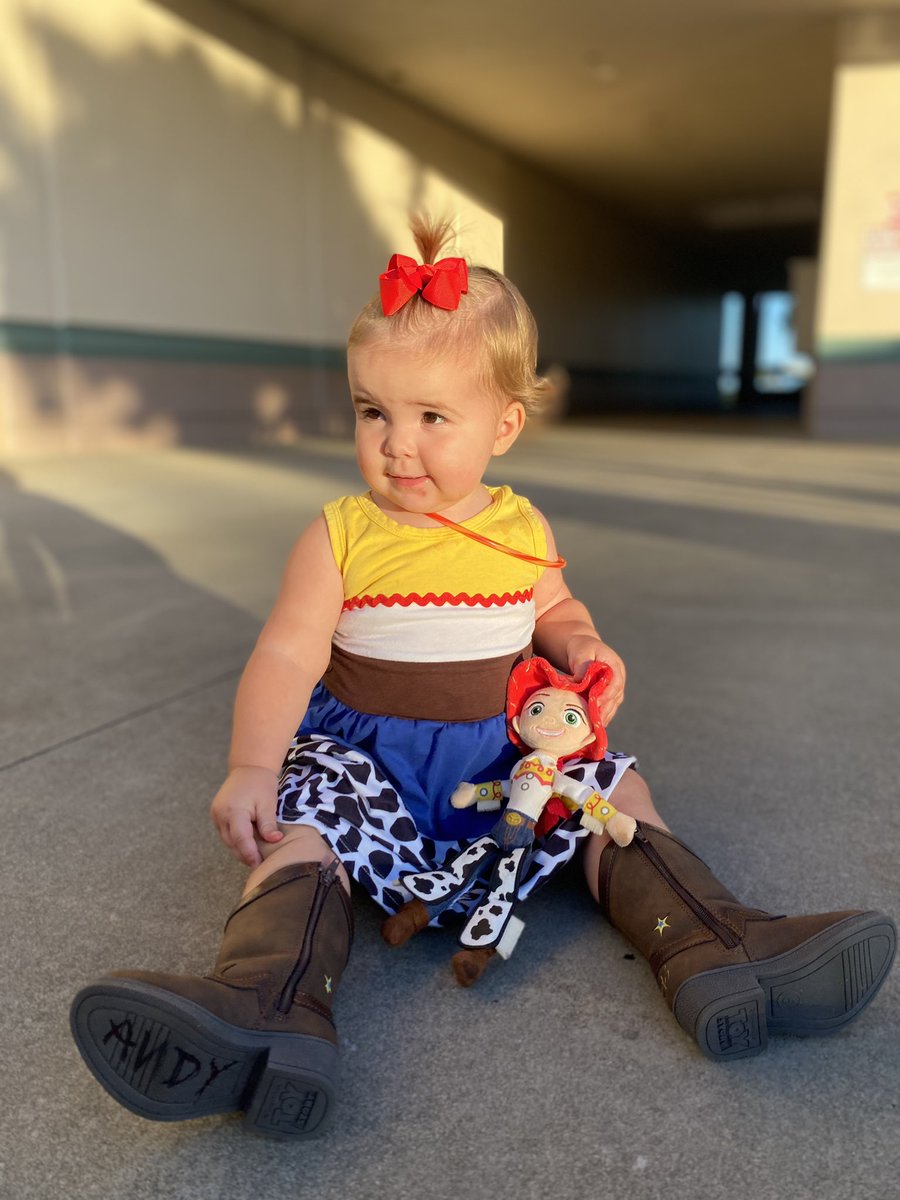 MamaMousecom's tweet image. “YeeHaw!” Selah loves Jesse and Woody. Her costume this year was a combo of both. 
#ToyStory #woody #jesse #disney #disneymom #disneyfamily #kidswear