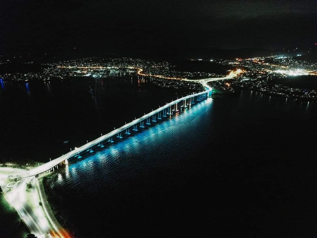 WOW… what a unique capture of the Tasman Bridge 💙 pic: instagram.com/scott.m.boucher #Tasmania