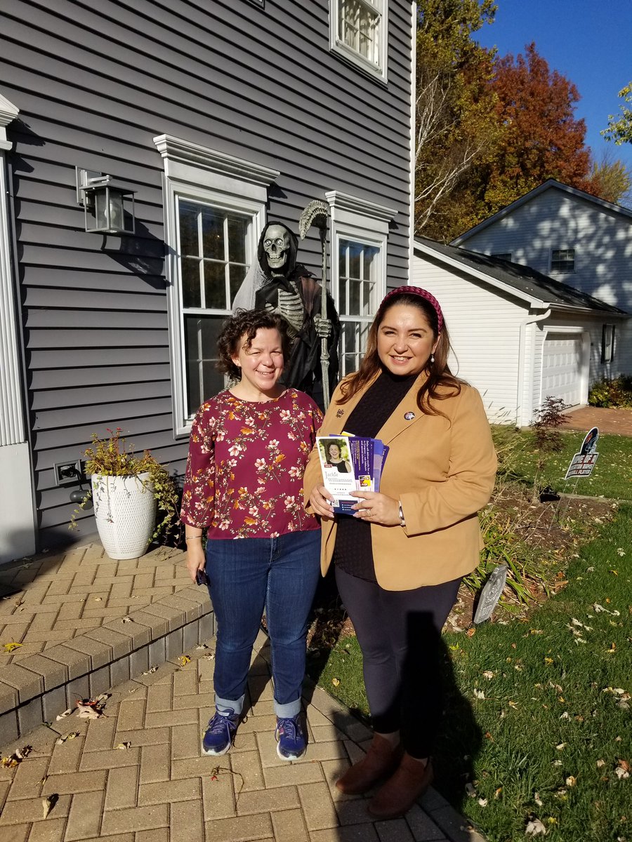 jackieforil47's tweet photo. Started the day with trees so vibrant they were glowing! We had an amazing canvass with @Delia4Congress and Laurie Nowak this afternoon! And finished the night with a beautiful sunset. I feel so lucky to be surrounded by so much support, and to live in such a beautiful city. https://t.co/xA67yFaLRf