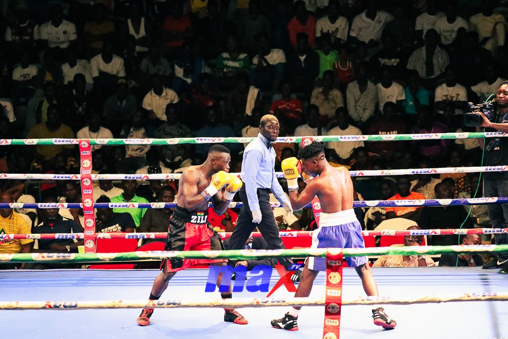 maxtvgh's tweet photo. #MaxSports |

#FIGHTNIGHT16 

Upper West native, John Zile(Red &amp; Black trunks) defeated Godwin Tetteh after six rounds of intense boxing.

#MaxTV #MaxFM #MaxOnline #Boxing #BoxingNews #GhanaBoxing #DeluxyProfessionalBoxingLeague https://t.co/NDYt9eSj4c