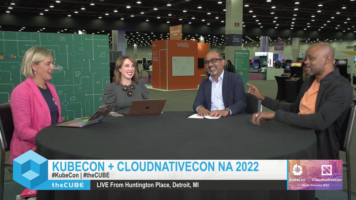 An amusing moment from Day 2 wrap-up of #KubeCon + #CloudNativeCon in Detroit with @SavIsSavvy @LisaMartinTV & @CTOAdvisor. Link to full video (some intense debate): youtu.be/89RZg1CIc_4 cc @dvellante @furrier @theCUBE @pritianka @CloudNativeFdn @KnativeProject @kubernetesio