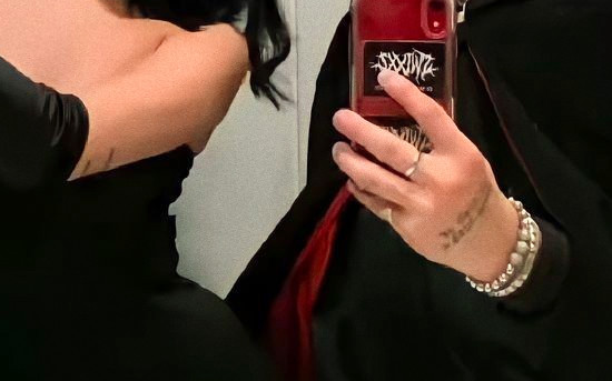 diporceIaine's tweet image. 𝙿𝚊𝚐𝚎 𝟺. 𝖣𝖾́𝗋𝖾𝗄'𝗌 𝗉𝖺𝗋𝗍𝗒 . ✿
⠀❛  𝖡𝗂𝖺𝗇𝖼𝖺'𝗌 𝖵𝖺𝗎𝗅𝗍.

La noche de hoy me encuentro asistiendo a la fiesta de cumpleaños de mi cuñado junto a mi precioso novio. Estamos súper felices de acompañarte, Der, te queremos mucho.

𝚃𝚊𝚐: #DerekDayParty